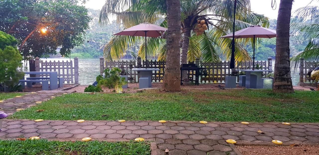 Luvi Lucas River Side Weligama Eksteriør billede